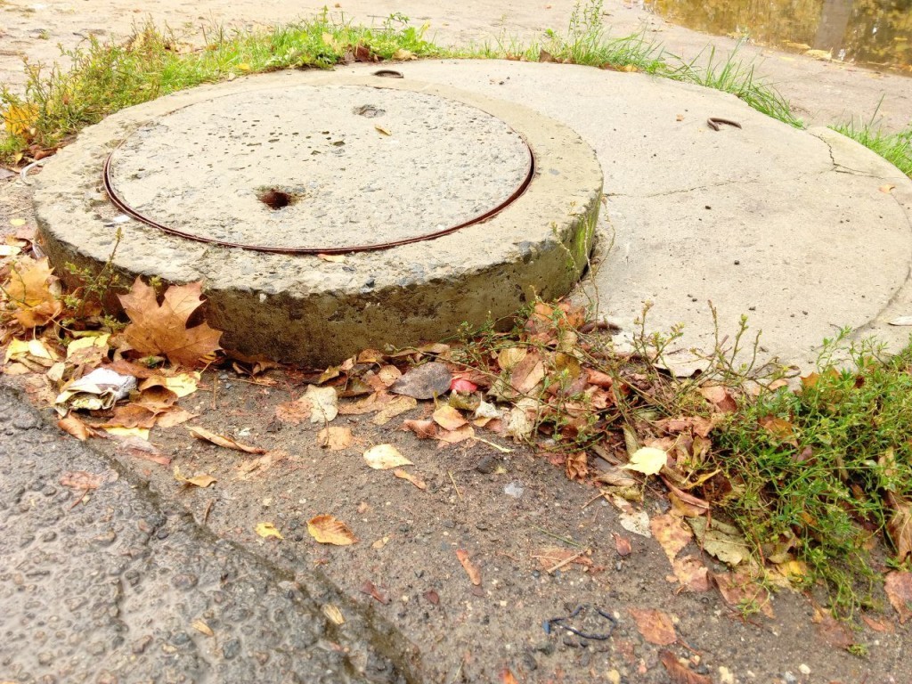 Горожанам объяснили, чем грозит «утилизация» мусора в канализацию