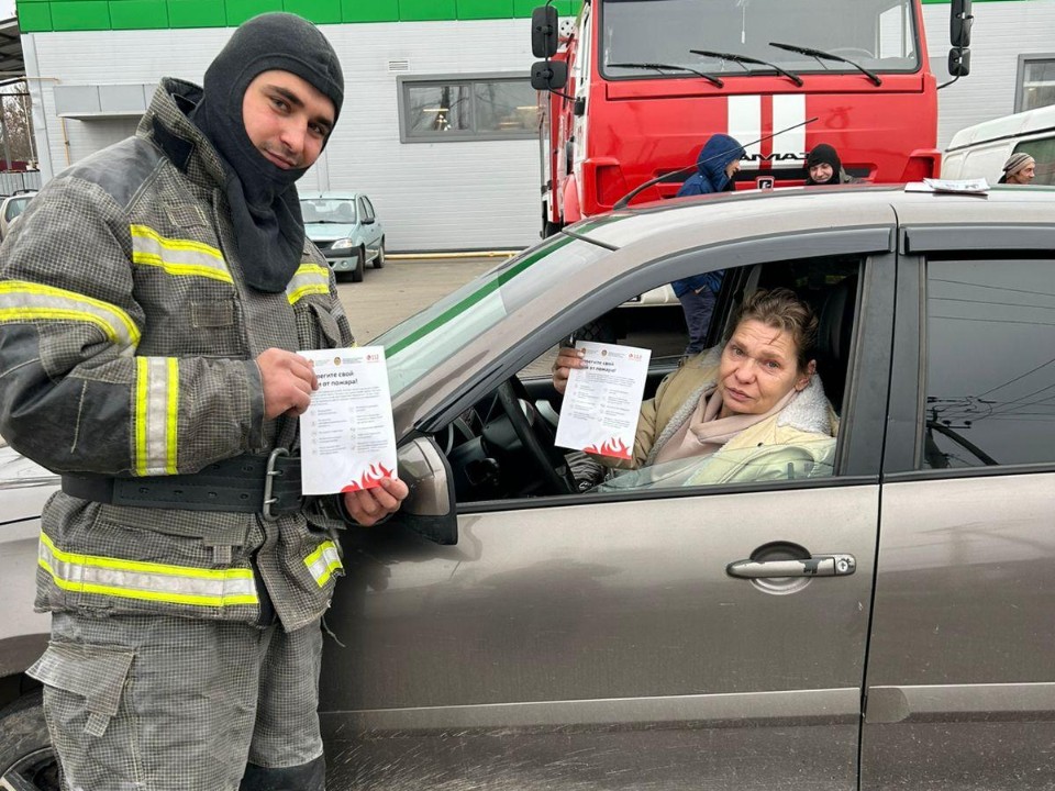 Пожарные в гостях у жителей: зачем специалисты обходят дома в четырех округах Подмосковья