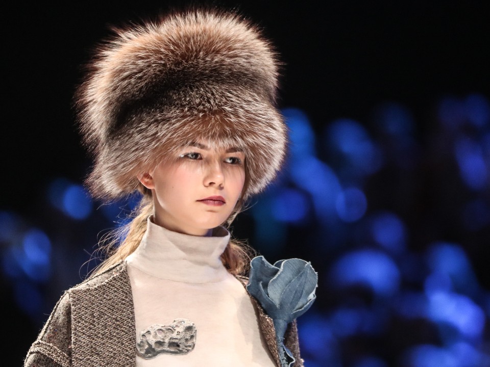 Славянский шик: меховые шапки из «девяностых» оказались на пике моды