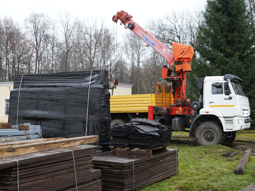 Массовые катания и уроки хоккея: что ждет посетителей нового катка в Ступине
