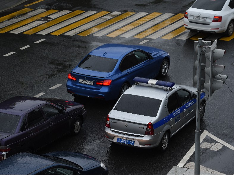 Вечер не будет томным: на каких трассах Подмосковья возникли затруднения в пятницу и как их объехать
