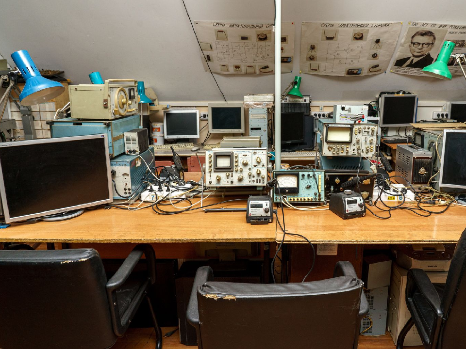 РАЗГОНИСТЫЙ: Радио Судного дня внезапно вышло в эфир в день подписания мирного договора