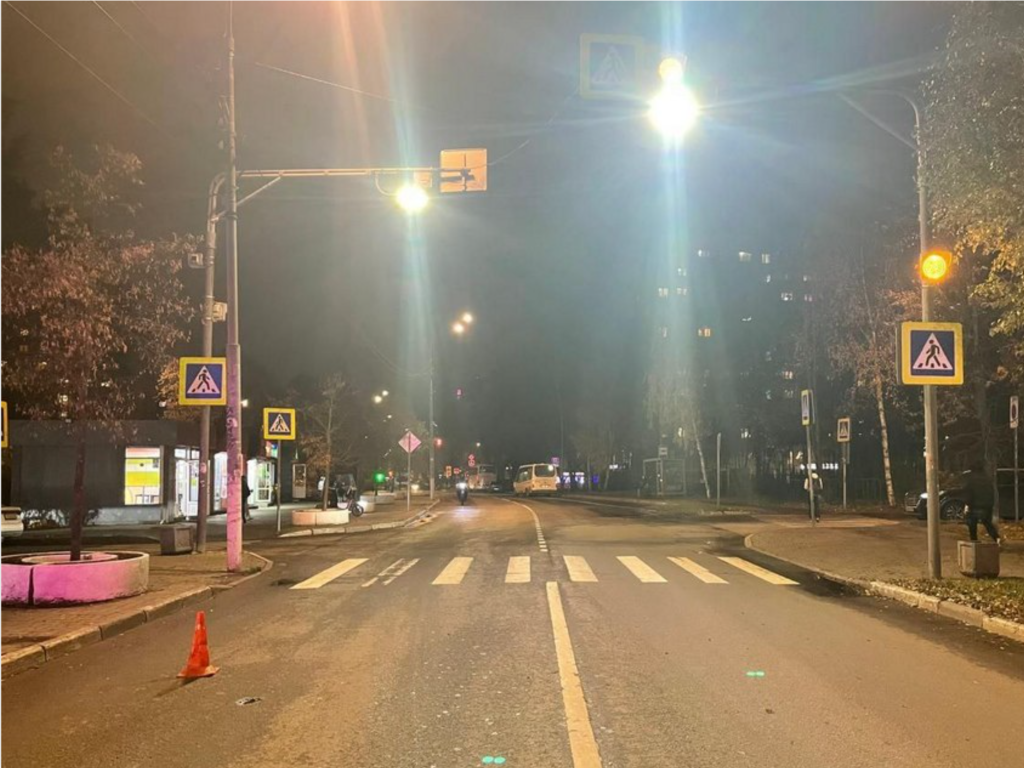 Подросток получил травмы после наезда автомобиля на улице Веры Волошиной