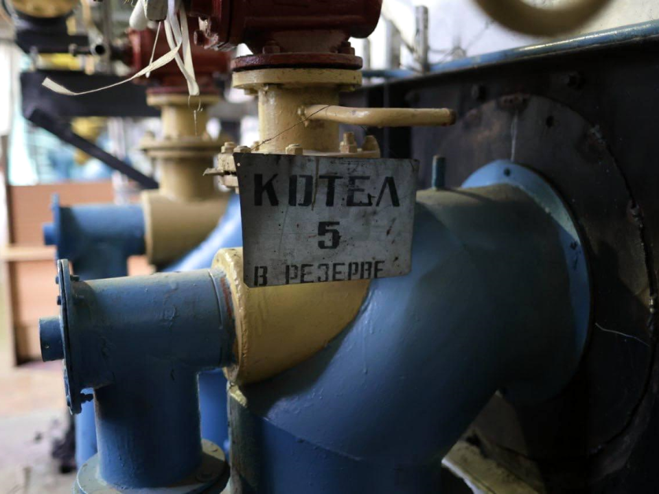 Электрики восстанавливают питание котельной, греющей 10 тысяч жителей Чехова