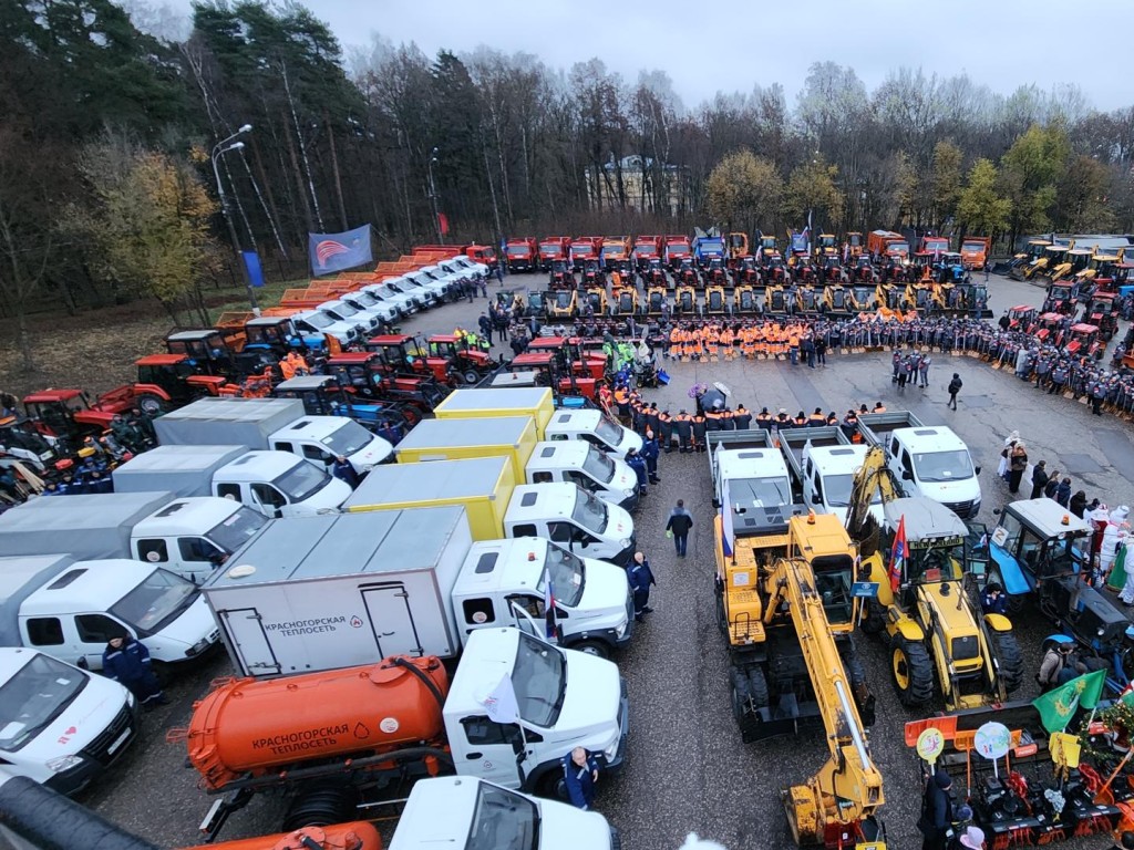 Красногорск готов к зиме: коммунальщики показали новую снегоуборочную технику