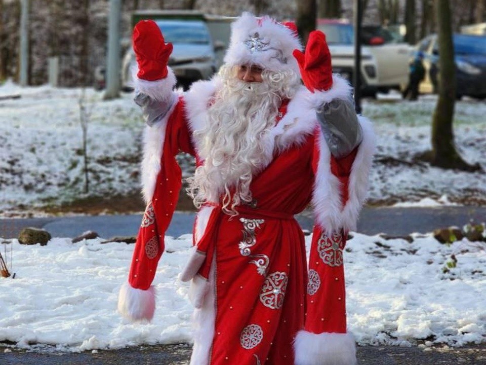 День рождения главного волшебника отметили в Рузе: что жители подарили Деду Морозу