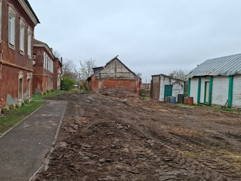 Территорию на месте бывшего жилого дома в Старом Бобреневе приведут в порядок