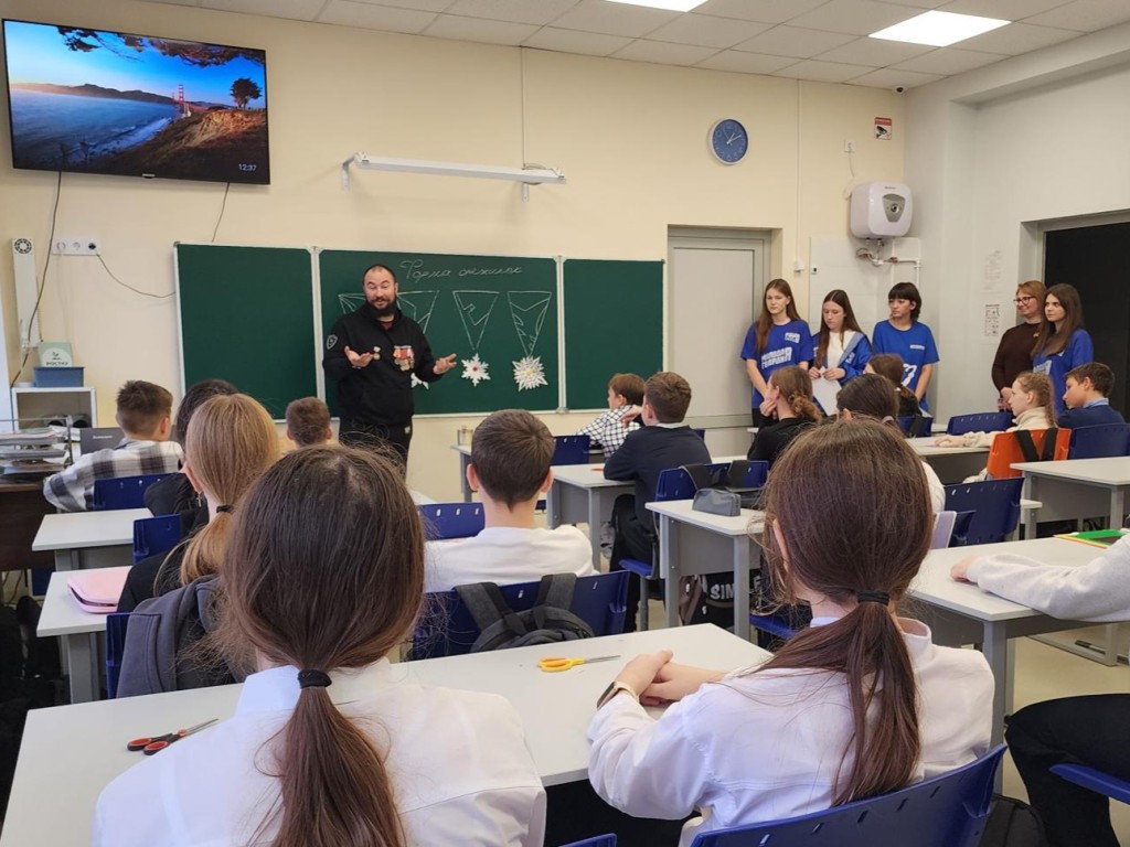 Каширские школьники поддержали бойцов СВО в предновогодней акции