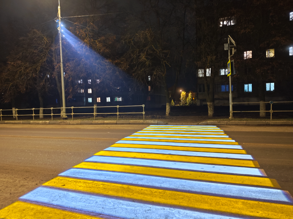 На улице Ленина заработала «светящаяся зебра»