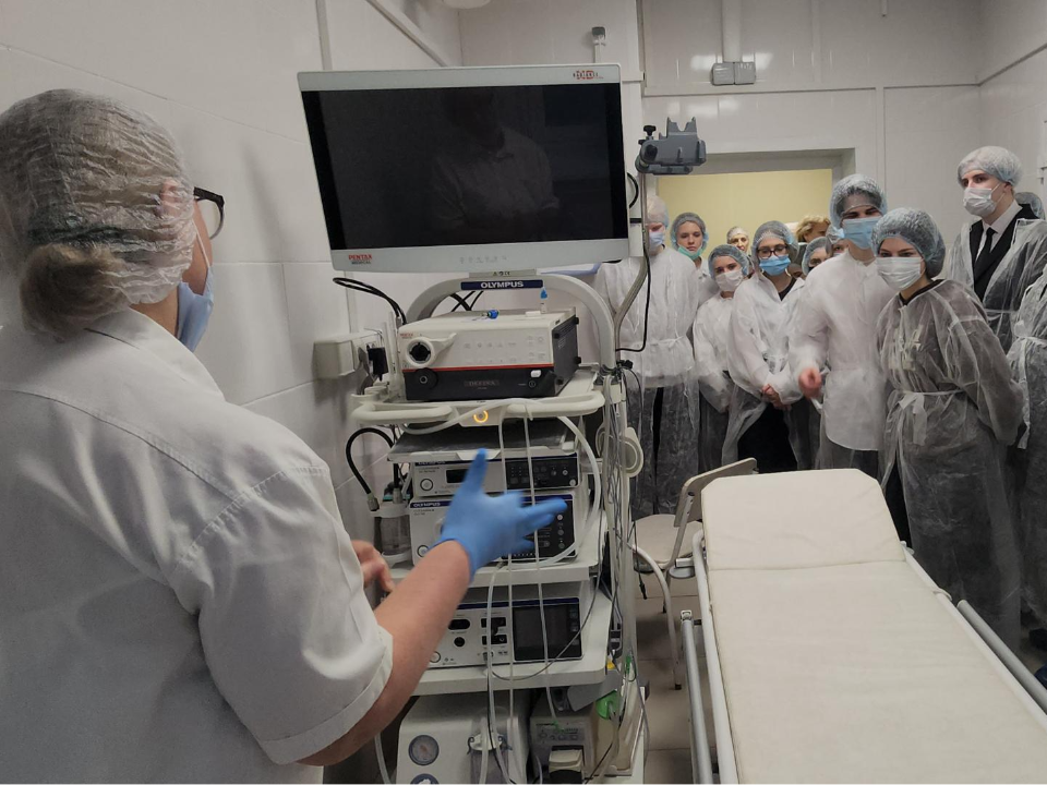 Школьники из медицинского класса познакомились с работой больницы в поселке Красково