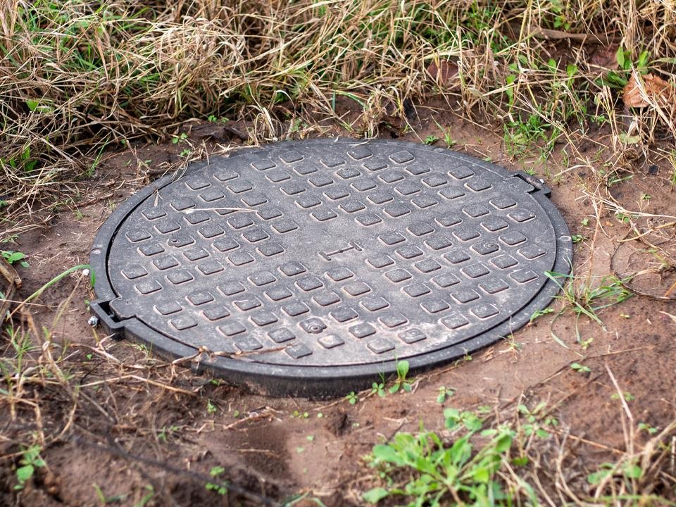 В Кашире прочистили ливневку на улице Маршала Астахова после обращения жителей