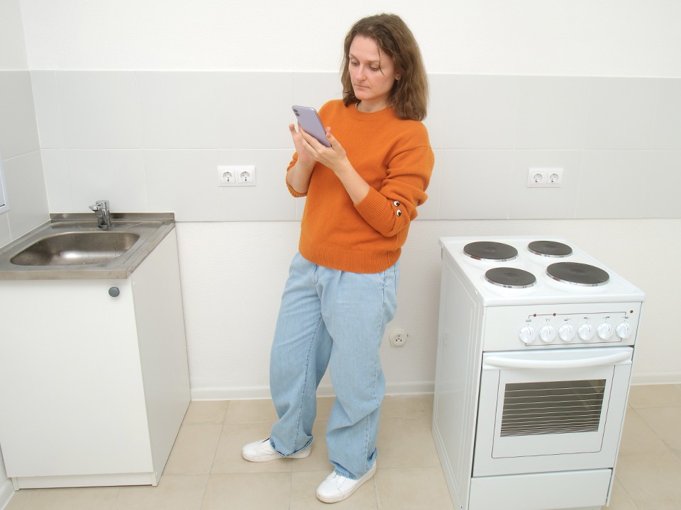 «Очень вежливый и обходительный»: мебельщик оставил десятки жителей Подмосковья без кухонь