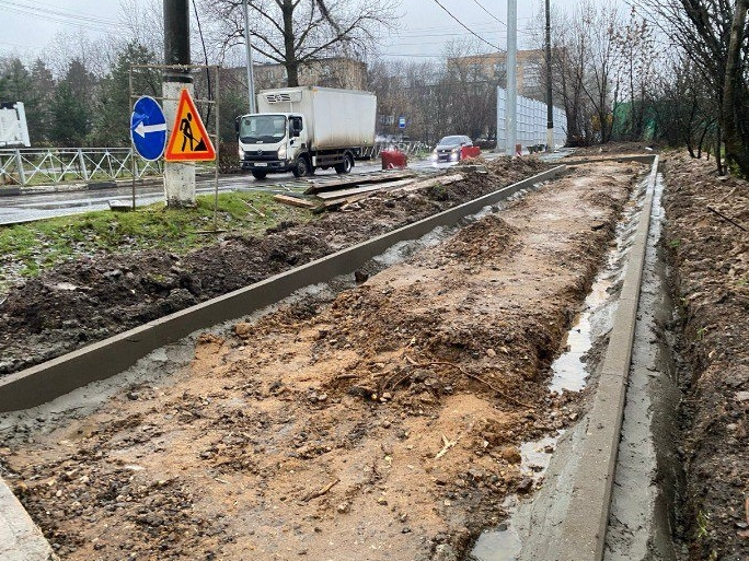 Новый пешеходный переход и тротуар строят на улице Строителей в Селятине