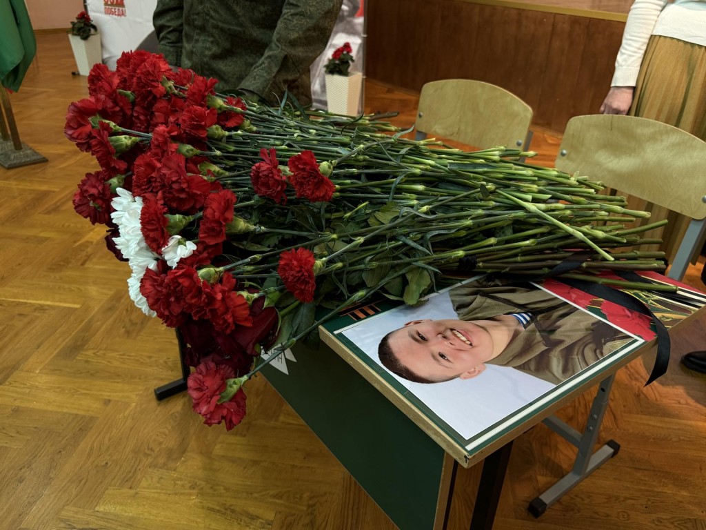 В Котельниках открыли «Парту Героя» в память об участнике СВО Владиславе Тебакове