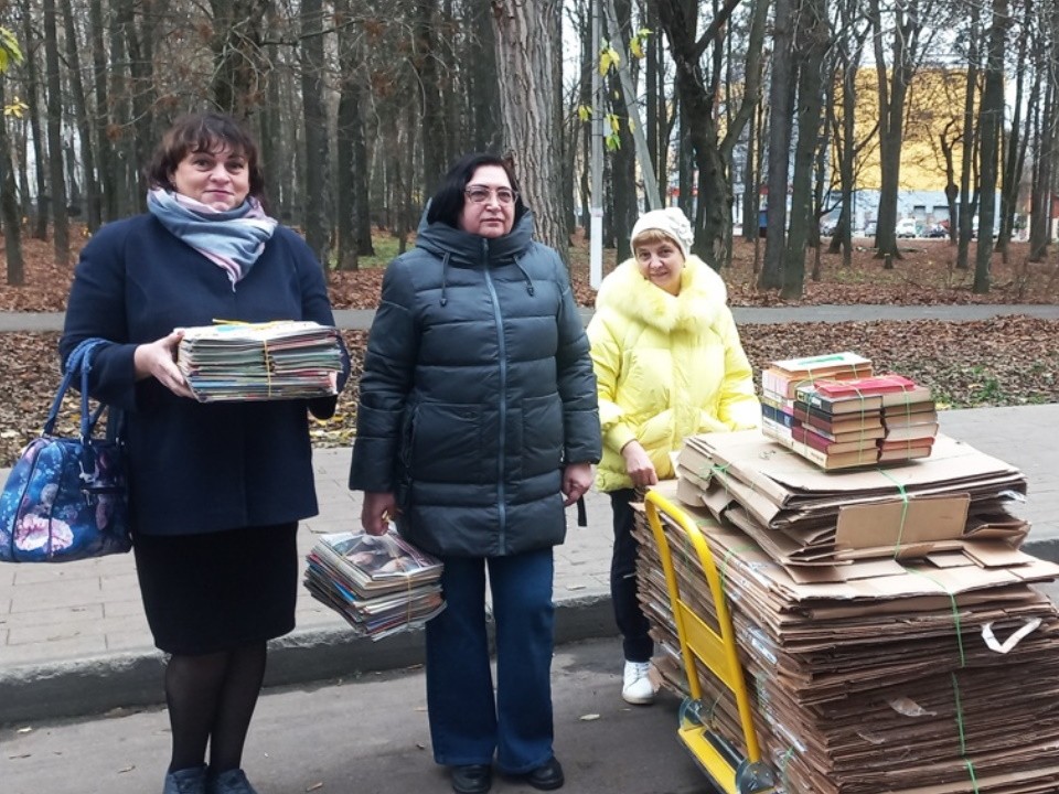 Сотрудники библиотеки поддержали экологическую акцию «БумБатл»