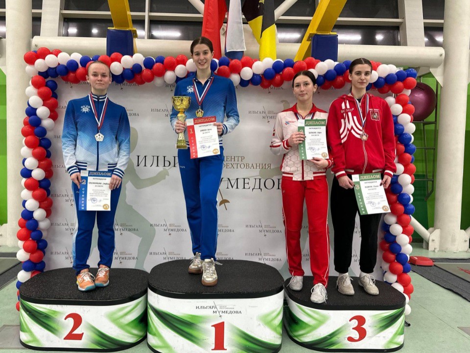 Дерби на рапирах закончилось для спортсменок Краснознаменска золотом и серебром