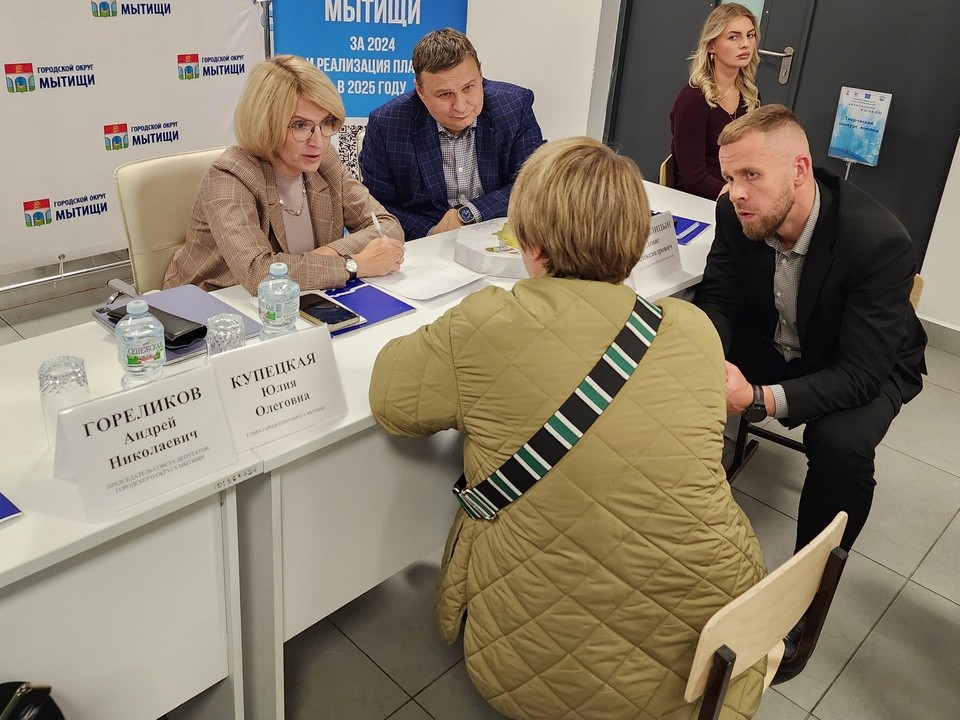 Будет ли ремонт в подъезде и когда починят качели можно узнать у чиновников Мытищ 25 ноября