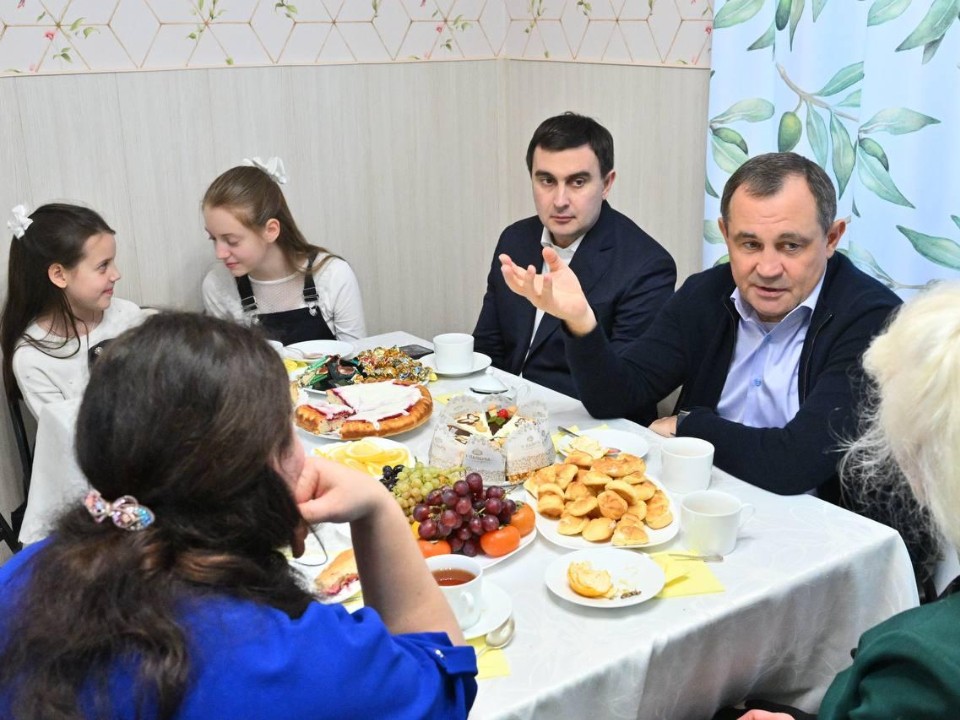 Какие навыки помогают в воспитании: Брынцалов навестил многодетную семью Медведевых в Реутове