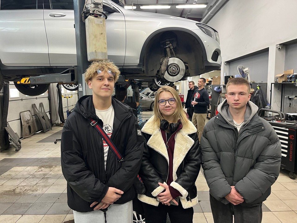 Щелковские студенты познакомились с секретами автоиндустрии