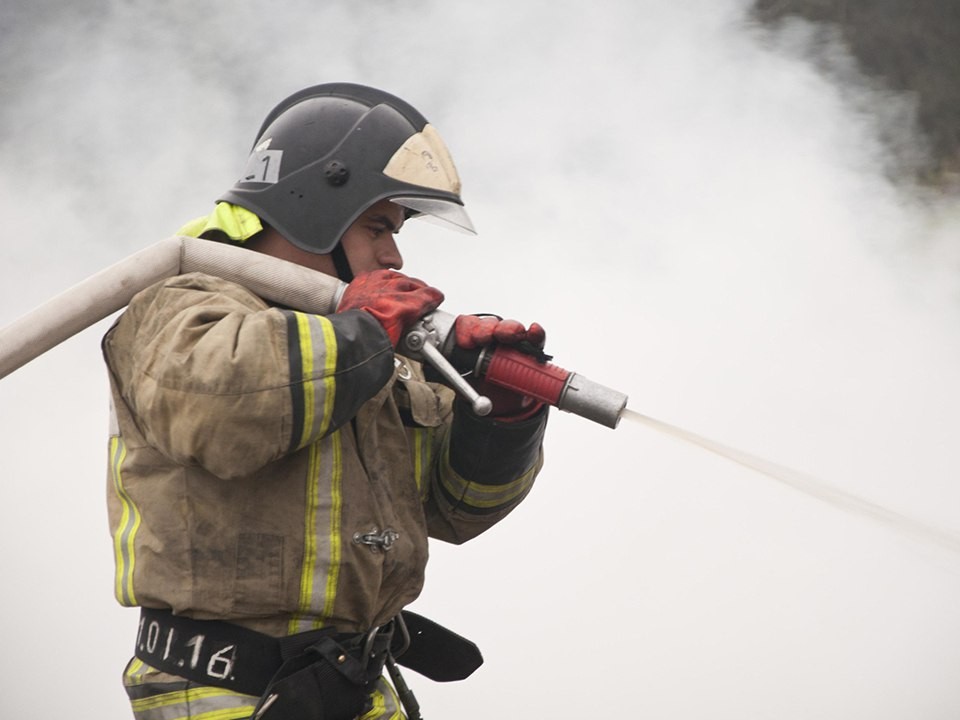 Сколько пожаров удалось ликвидировать спасателям за сутки — сводка от МЧС
