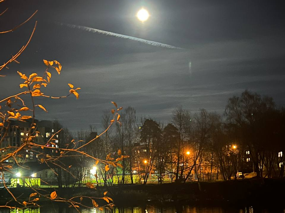 Жители Наро-Фоминска наблюдают самую яркую луну года