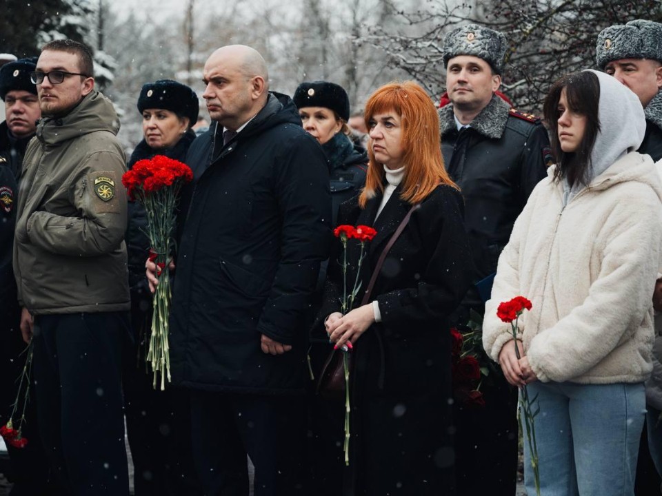 «Настоящие герои среди нас»: в Лосино-Петровском открыли доску в честь погибшего полицейского