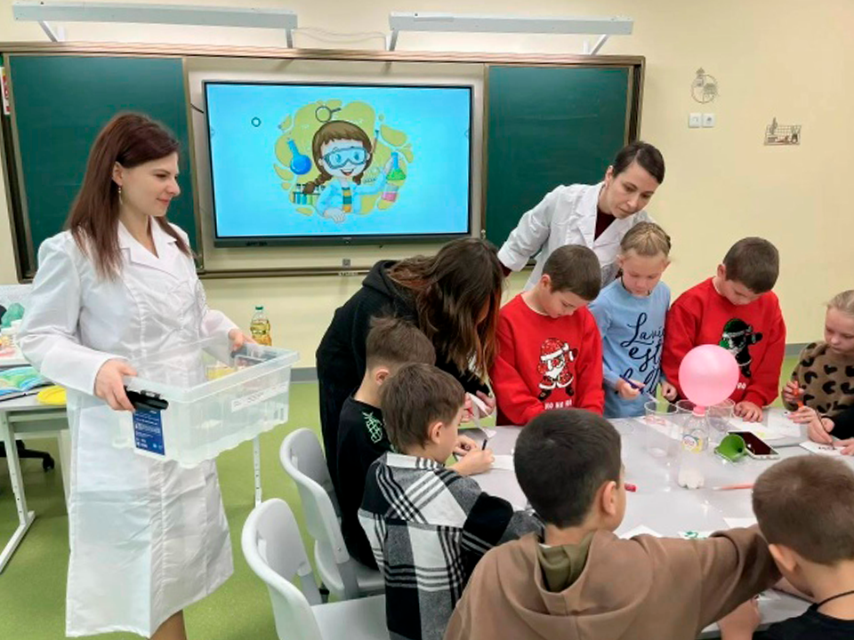 В Зарайске прошел семейный «Научный квест»: родители и дети вместе решали головоломки