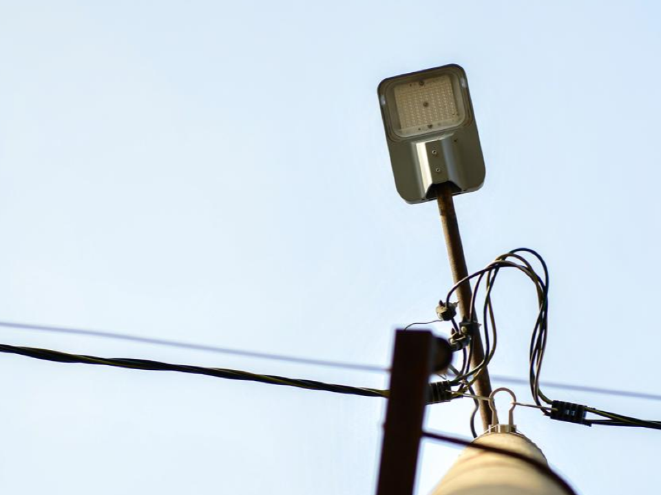 На улице Полевой отремонтировали сломанные фонари по просьбе жителей