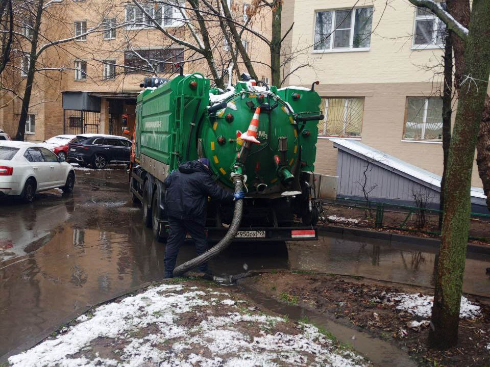 Засоры канализации на улицах Чехова, Горького и Первомайской устранили коммунальщики в Пушкино