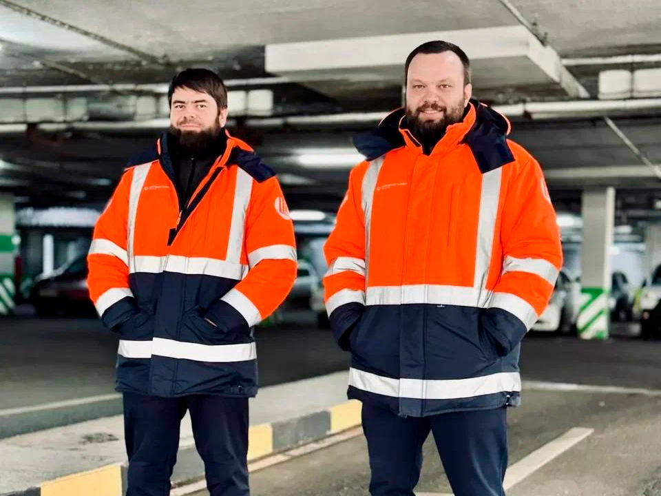 От поврежденного автомобиля до севшего аккумулятора: как сотрудники паркинга Шереметьево помогают пассажирам