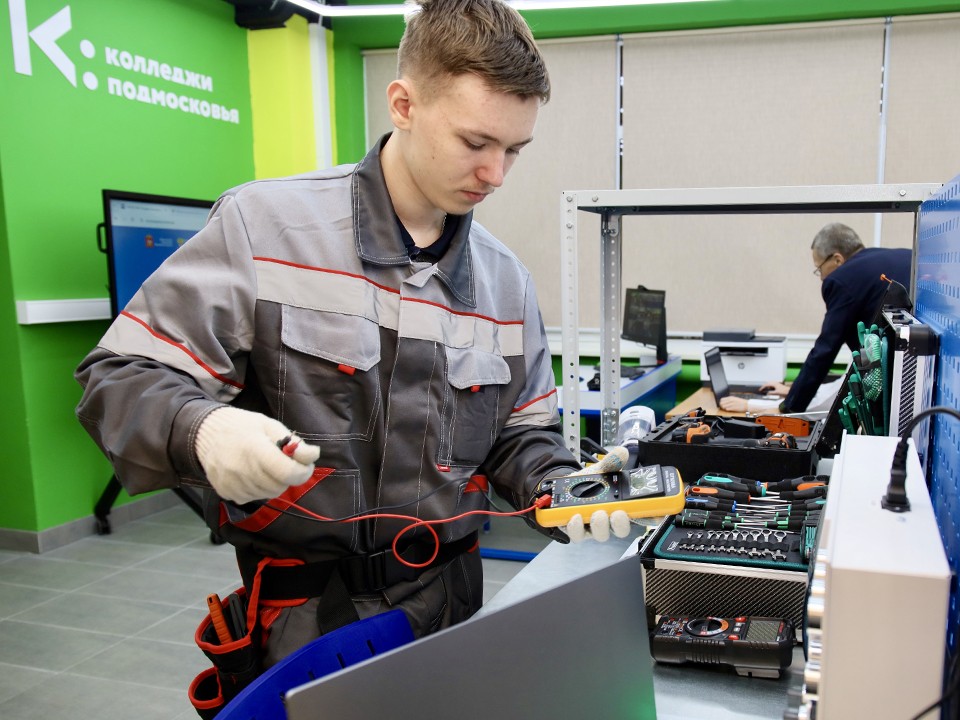 Подмосковные колледжи оснастят оборудованием как на производствах