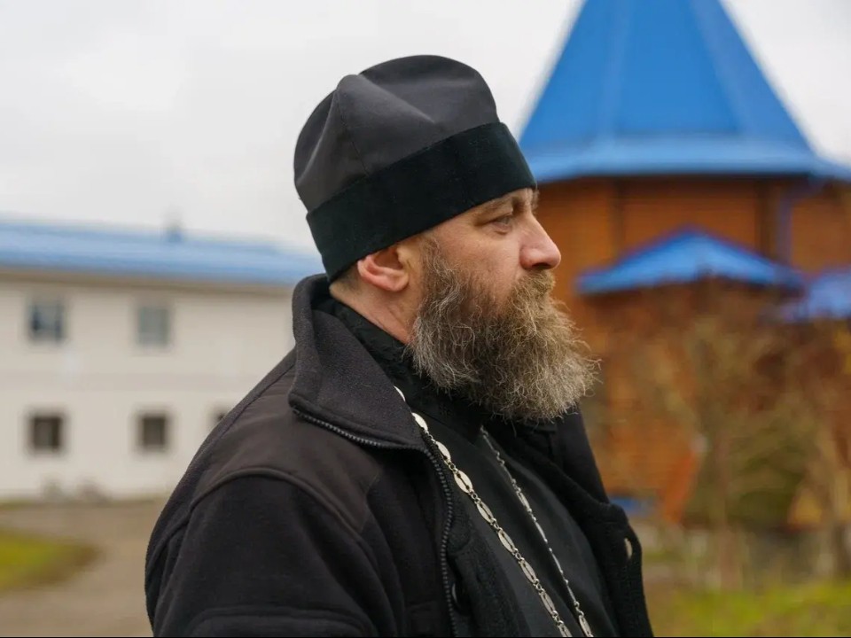 Победа с Божьей помощью: настоятель храма из села Красный Путь отец Лев посетил бойцов в зоне СВО