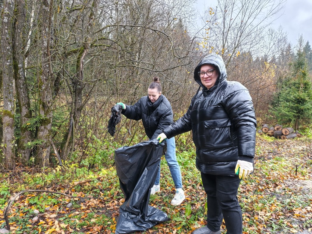 Почти два кубометра мусора вывезли с территории Нарского лесничества