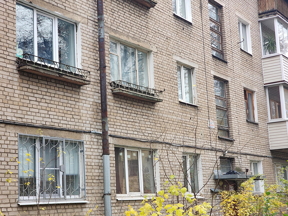 На проспекте Космонавтов проверят застройку двора после жалобы жильцов