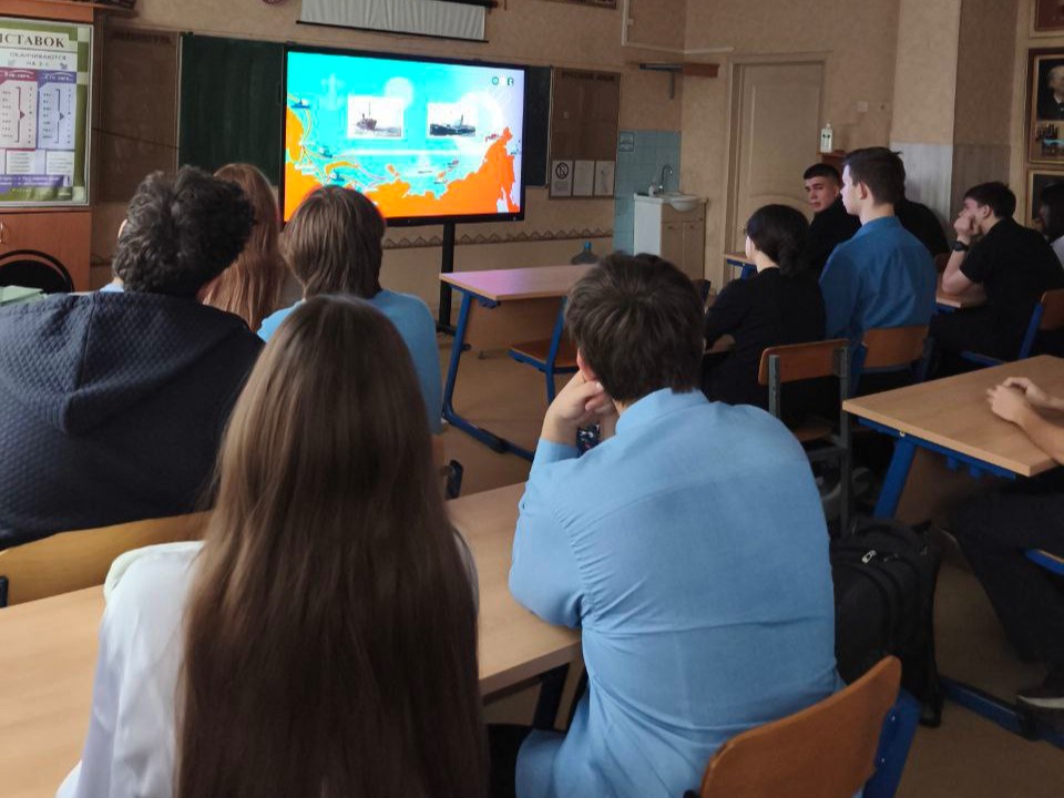 Гимназисты Лыткарина узнали, как создаются корабли, самолеты и машины будущего