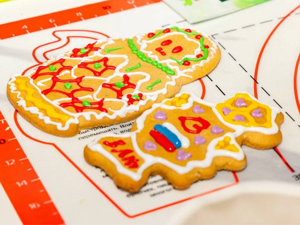 Ко Дню народного единства в Лобне испекли праздничное печенье