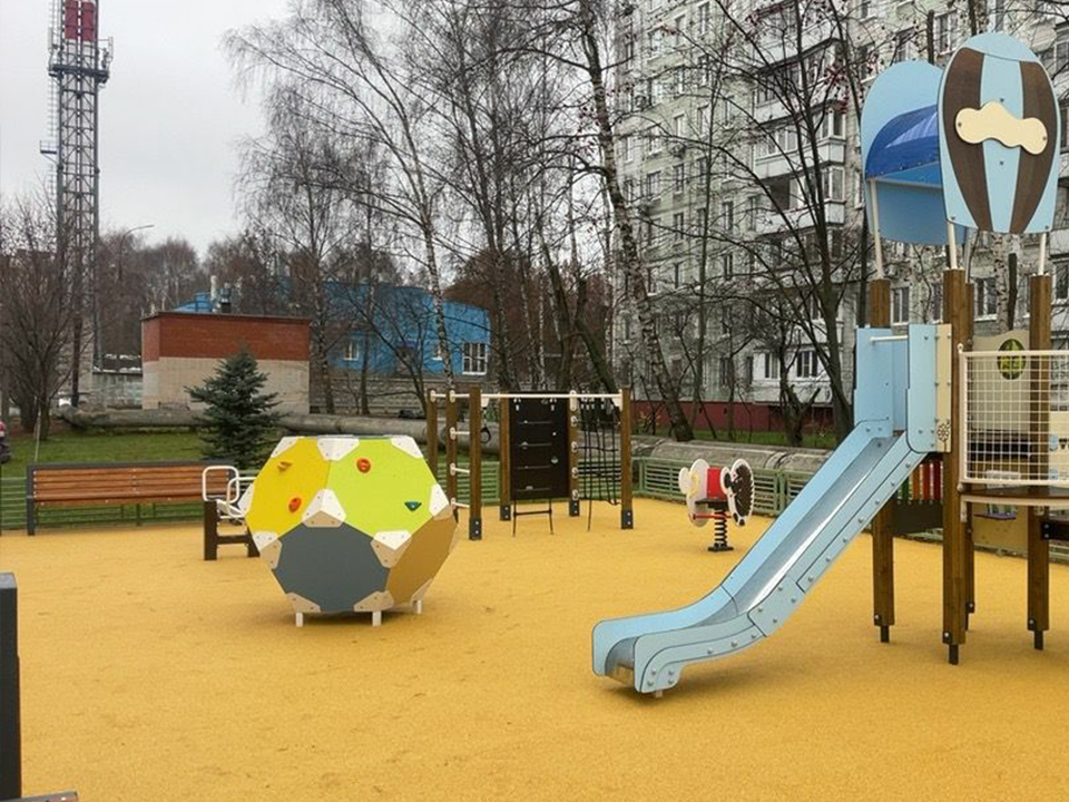 В Долгопрудном полностью обновили 11 детских площадок в 2025 году