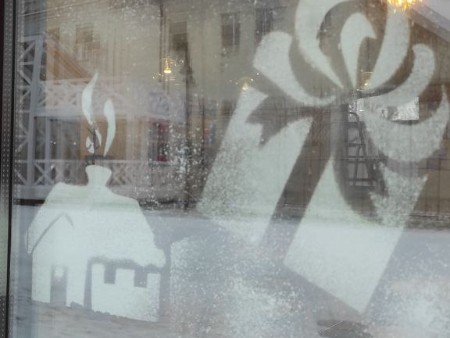 Почему арт-терапевты советуют всем срочно расписывать окна морозными узорами