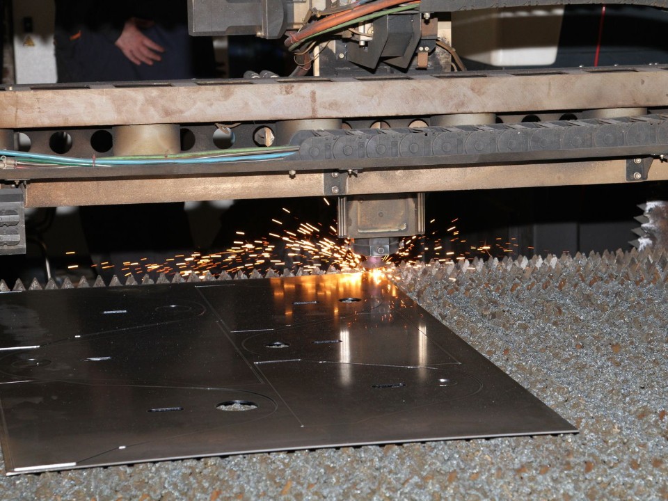 Свет, пронзающий металл: подмосковная компания выпустила новый лазер для высокоточных работ