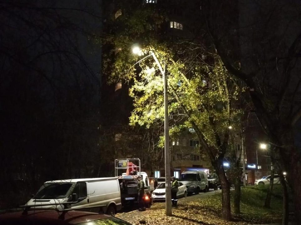 Фонарь на Комсомольской больше не мешает отдыху лыткаринцев