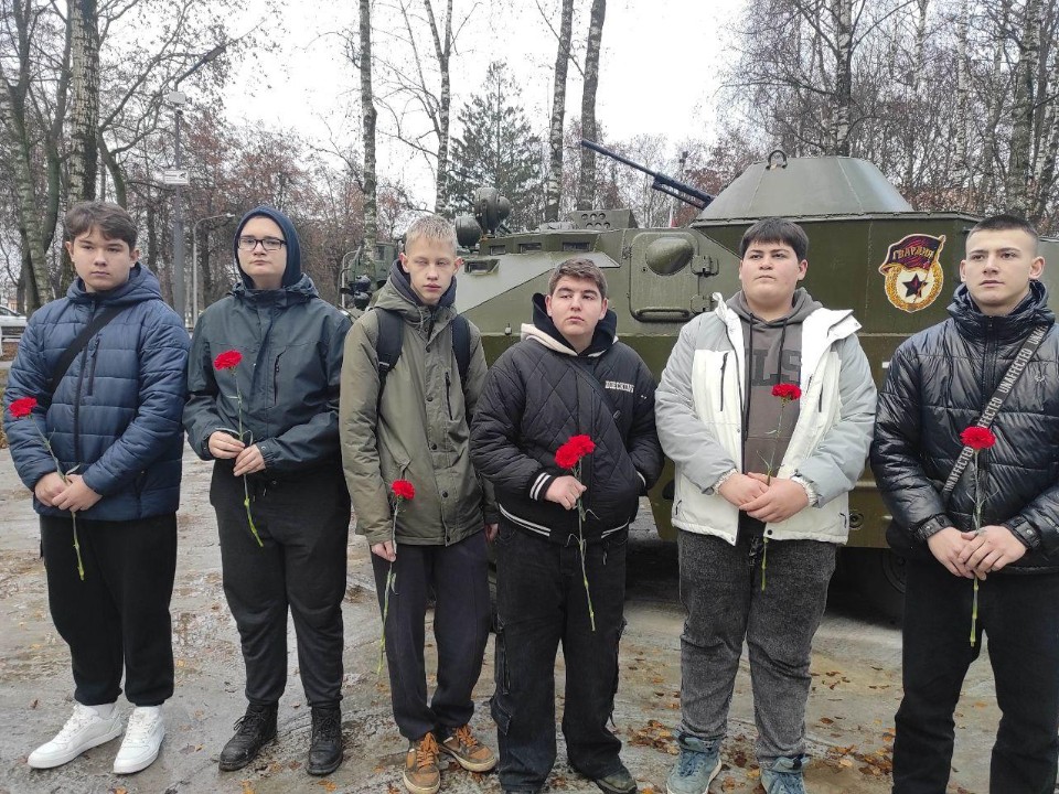 Мемориал как учебник: бронницкие учащиеся прикоснулись к живой истории на Дне Призывника