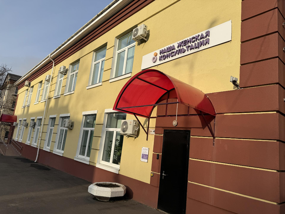 Чаепитие, фотозона и экспертные советы: как провести День матери с пользой