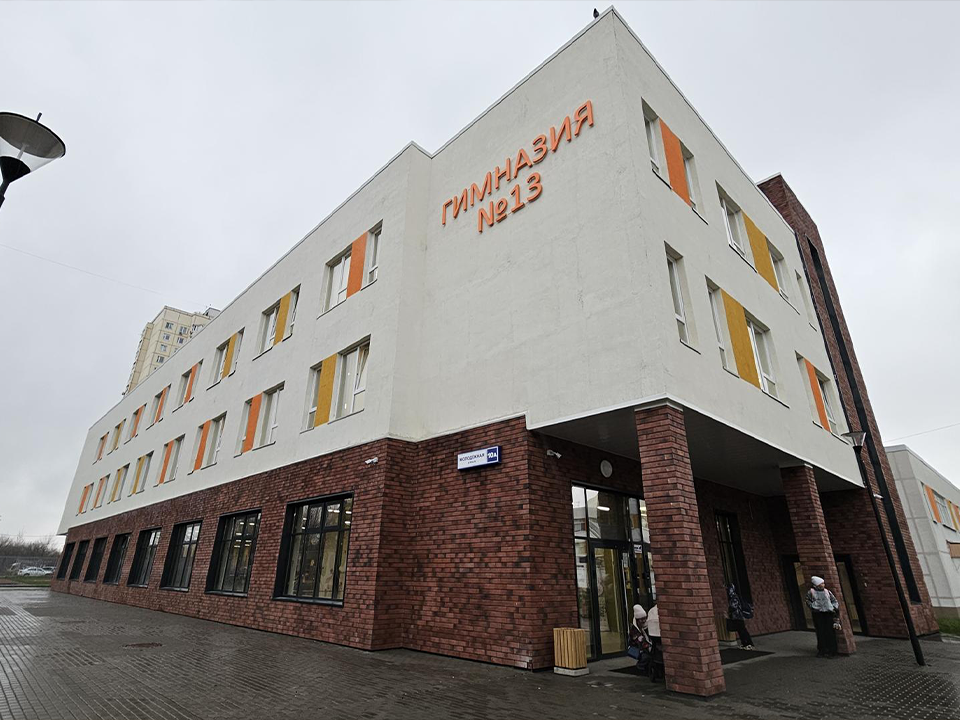 Новый корпус гимназии №13 подключен к электросетям и работает без сбоев