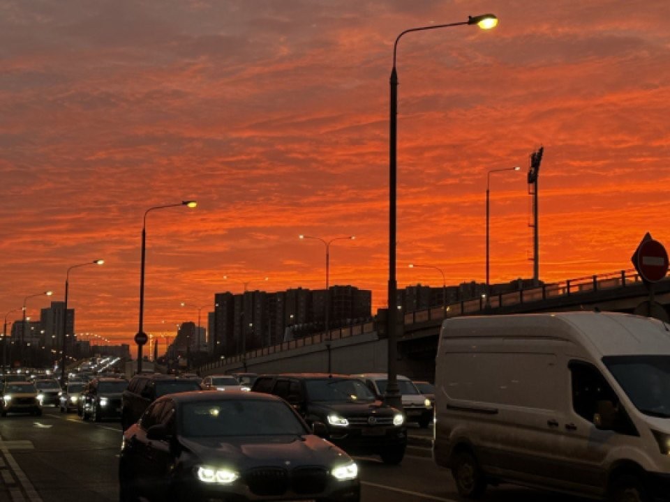 «Кровавый» рассвет над Москвой предсказал похолодание: когда вернутся снег и дождь?