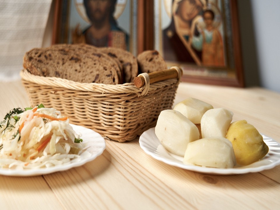 Церковные праздники 27 ноября, приметы дня, начало поста: что запрещается православным