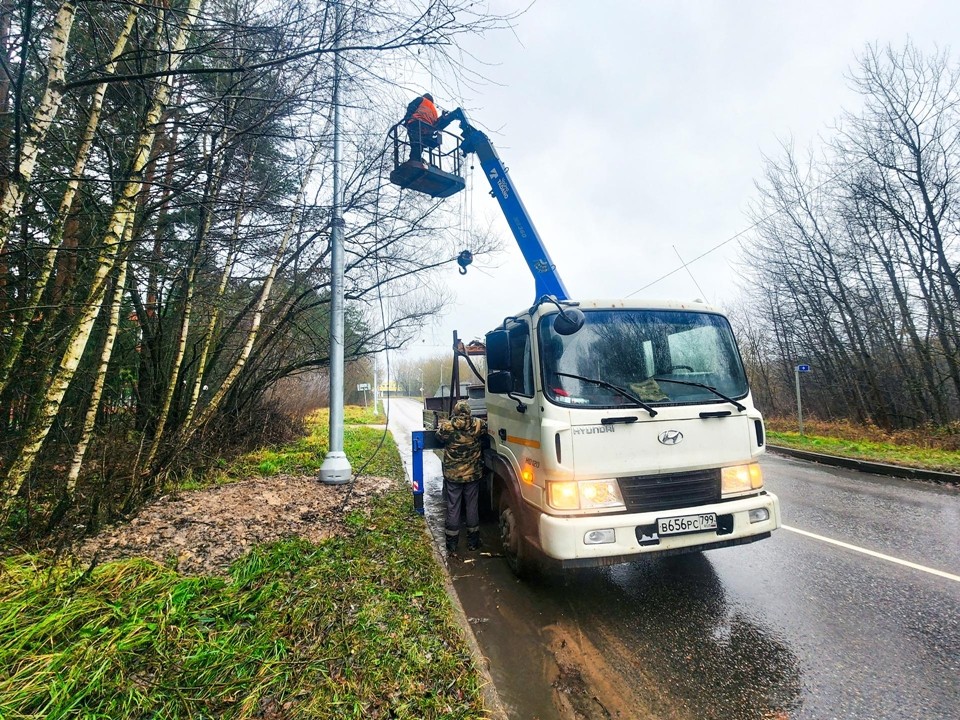 В Пущине прокладывают кабель для новых светильников на Грузовой