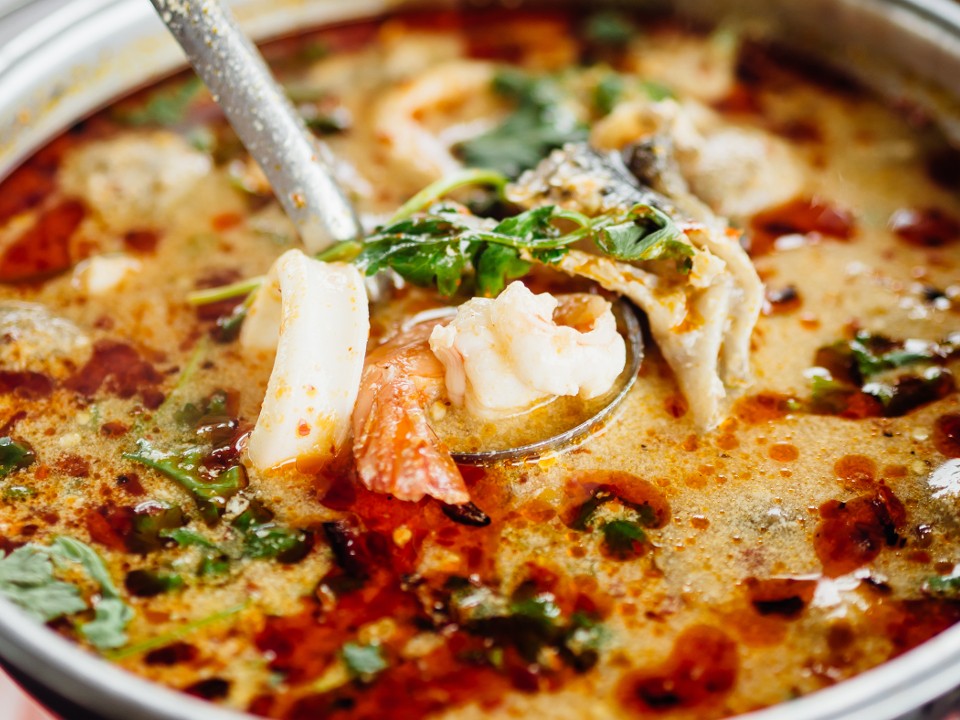 Знаменитые шеф-повара назвали лучшие рецепты осенних супов: подборка для холодной погоды