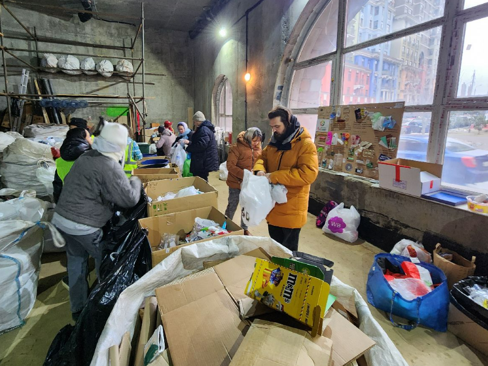 Более 100 химчан помогли экологии на акции по сбору вторсырья