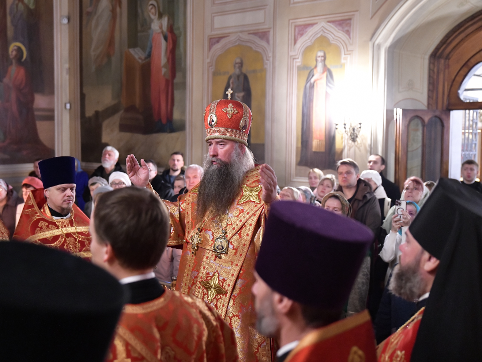 В день памяти небесного покровителя Дмитрова жителей приглашают на Божественную литургию