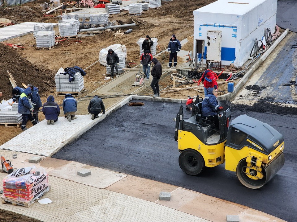 В Ногинске заасфальтировали территорию возле строящейся поликлиники